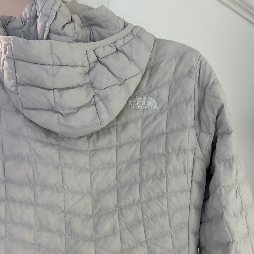 The North Face Thermoball Women's Light Gray Puffer Jacket with Hood - Picture 5 of 9